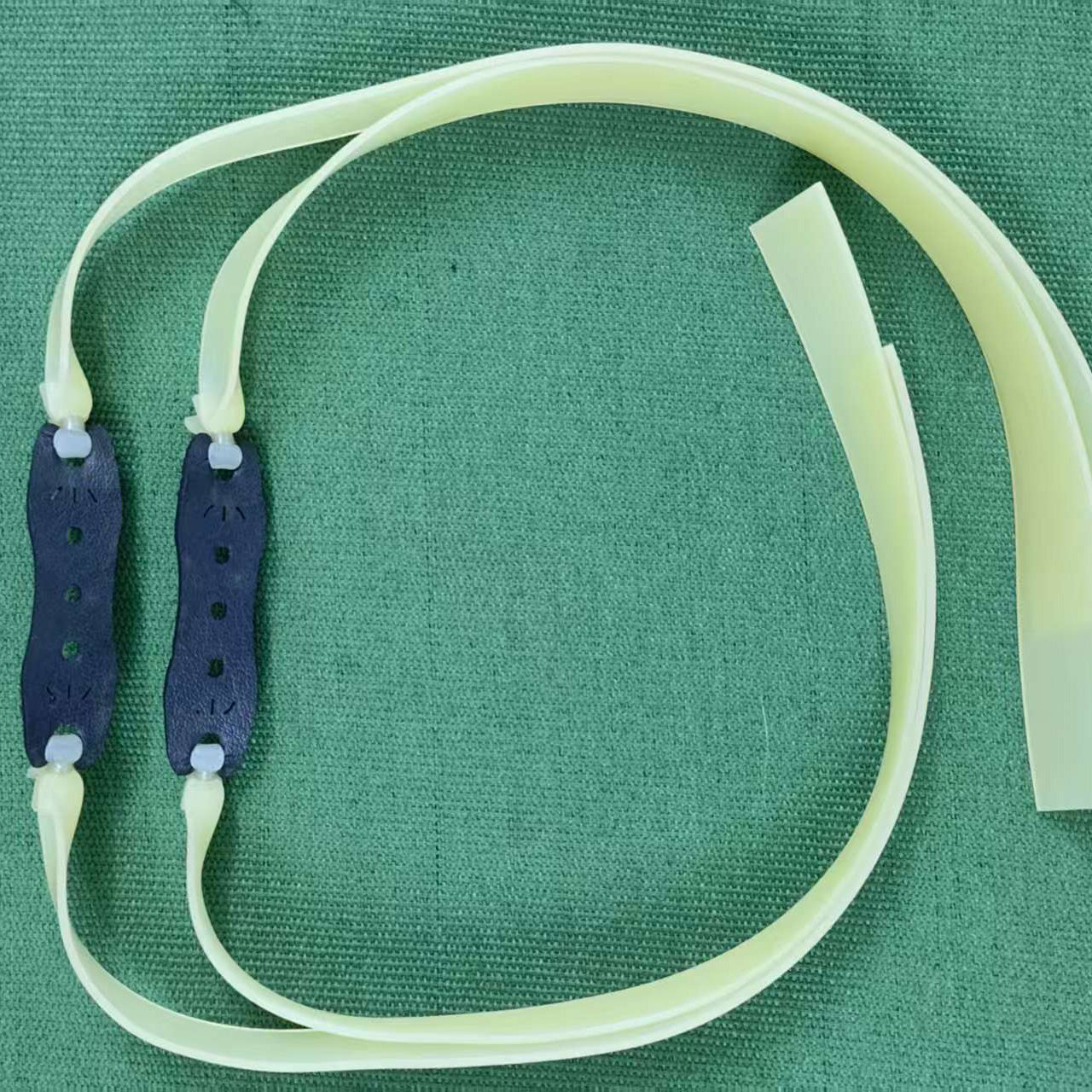 パチンコのゴム 輪ゴム 厚さ1.2mm 耐久性 ゲーム トレーニング 練習 害鳥対策 替えゴム 平ゴム 交換用 弾力が強い 5本/10本セット